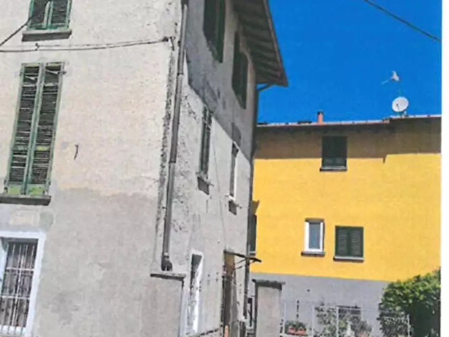 Immagine 28 di Garage in vendita  in Via verdi  13 a Cuvio