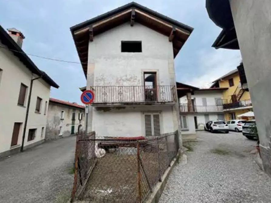 Immagine 2 di Appartamento in vendita  in Strada Stazione  11 a Cocquio-Trevisago