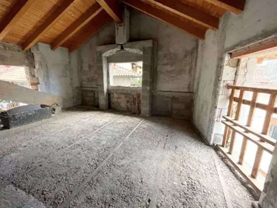 Immagine 5 di Appartamento in vendita  in Strada Stazione  11 a Cocquio-Trevisago