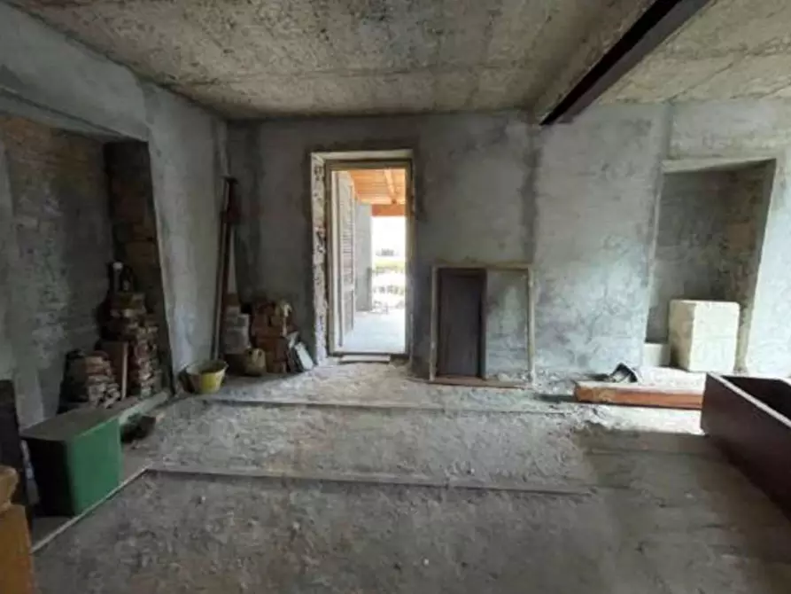 Immagine 7 di Appartamento in vendita  in Strada Stazione  11 a Cocquio-Trevisago