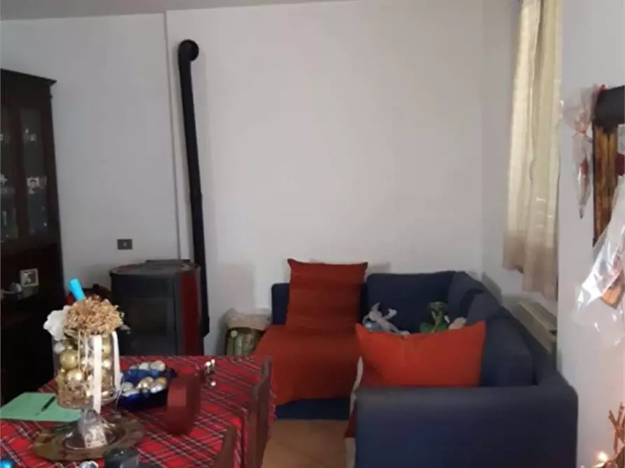 Immagine 10 di Appartamento in vendita  in Via repubblica  18/b a Cuasso Al Monte