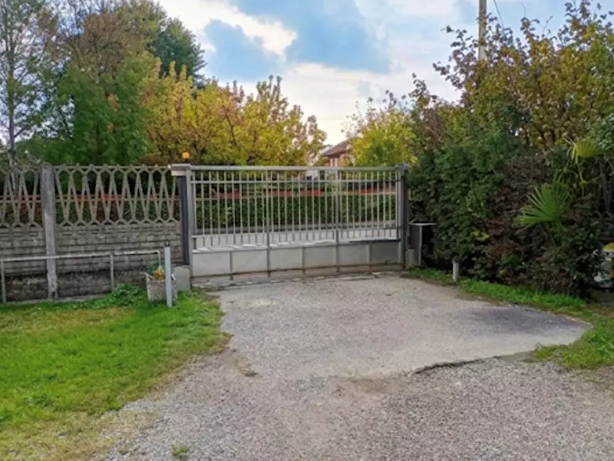 Immagine 3 di Appartamento in vendita  in Via giovanni  Xxiii a Lonate Pozzolo