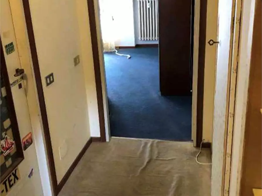 Immagine 11 di Appartamento in vendita  a Varese