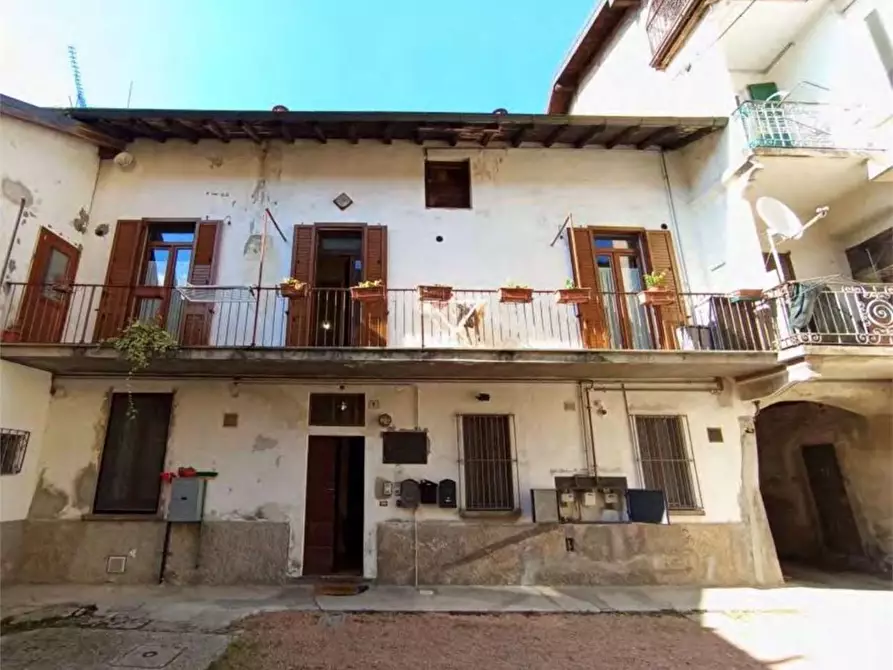 Immagine 1 di Appartamento in vendita  in Via Piazza Giuseppe Grandi 4F a Valganna