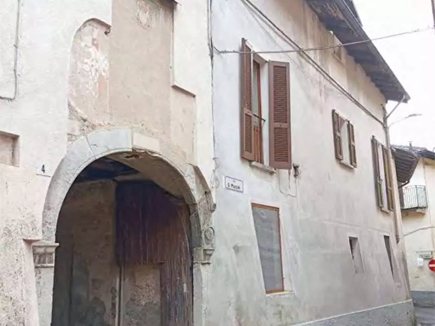 Immagine 2 di Appartamento in vendita  in Via Piazza Giuseppe Grandi 4F a Valganna