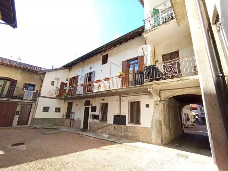 Immagine 3 di Appartamento in vendita  in Via Piazza Giuseppe Grandi 4F a Valganna