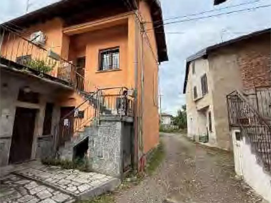 Immagine 1 di Appartamento in vendita  in Via BERTOLOTTI a Cavaria Con Premezzo