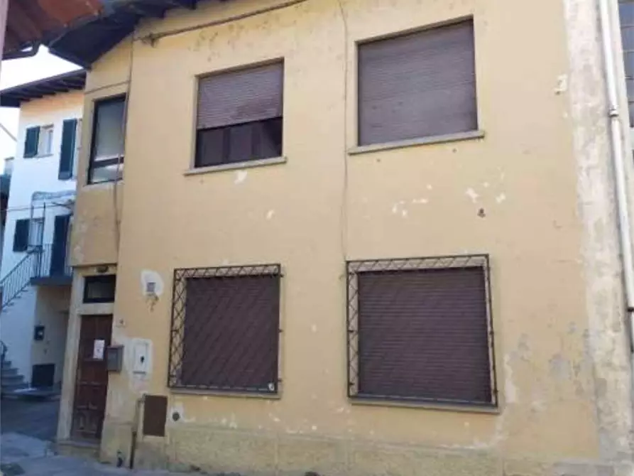 Immagine 3 di Appartamento in vendita  in Piazza Venezia 10 a Ranco