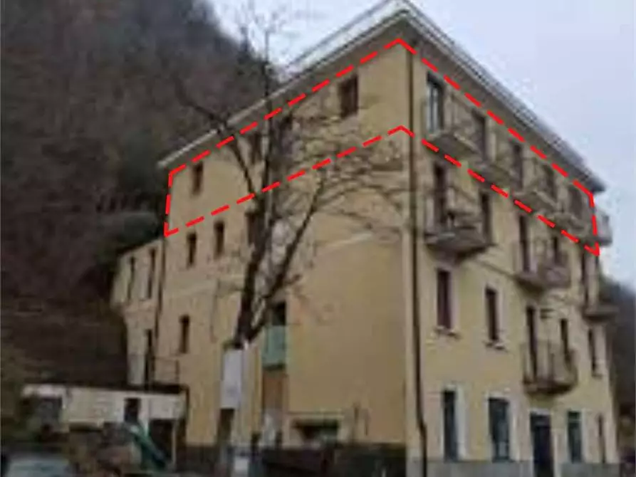 Immagine 1 di Stabile in vendita  in Via casamora 29 a Porto Ceresio