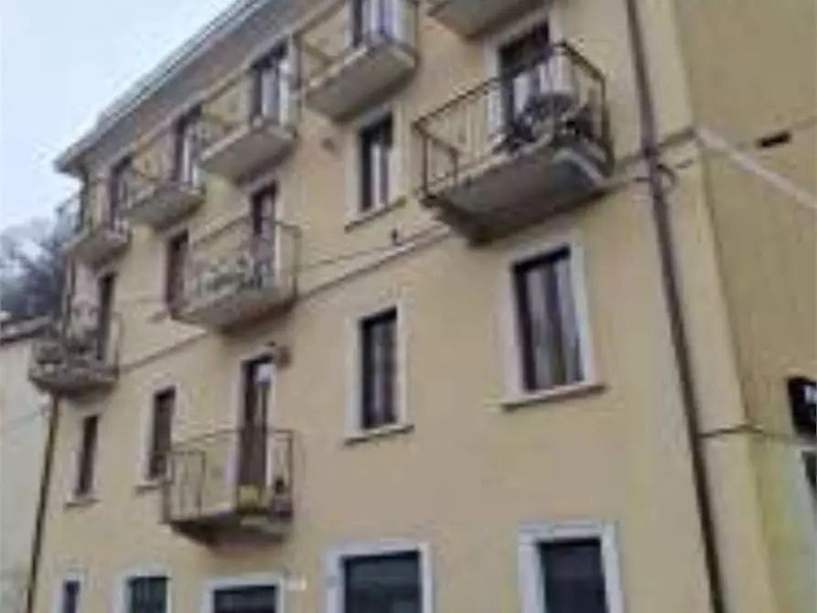 Immagine 3 di Stabile in vendita  in Via casamora 29 a Porto Ceresio