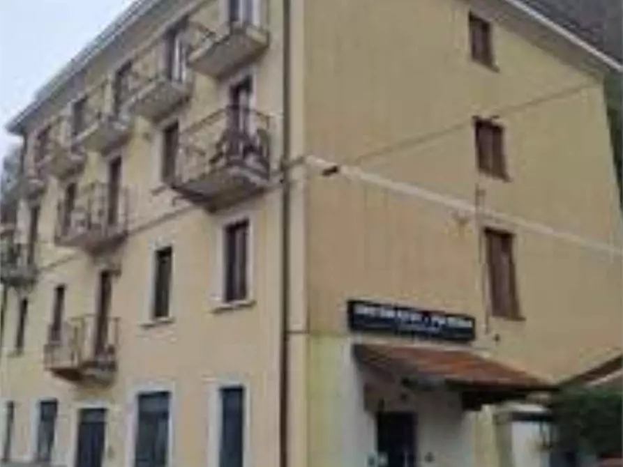 Immagine 4 di Stabile in vendita  in Via casamora 29 a Porto Ceresio