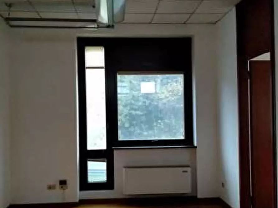 Immagine 9 di Ufficio in vendita  in Via Peschiera 20 a Varese