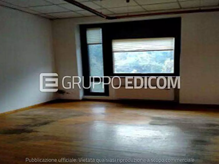 Immagine 10 di Ufficio in vendita  in Via Peschiera 20 a Varese