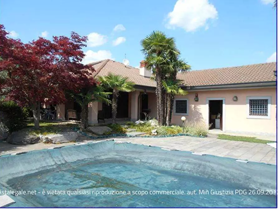 Immagine 1 di Villa in vendita  in Via don Nava a Gorla Minore