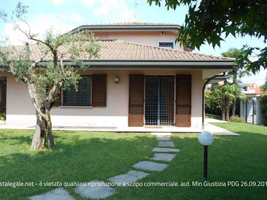 Immagine 2 di Villa in vendita  in Via Donato Bramante a Gorla Minore