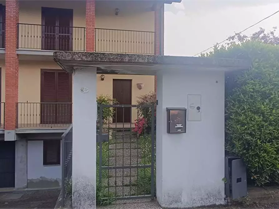 Immagine 1 di Appartamento in vendita  in via Isonzo 15 a Gemonio