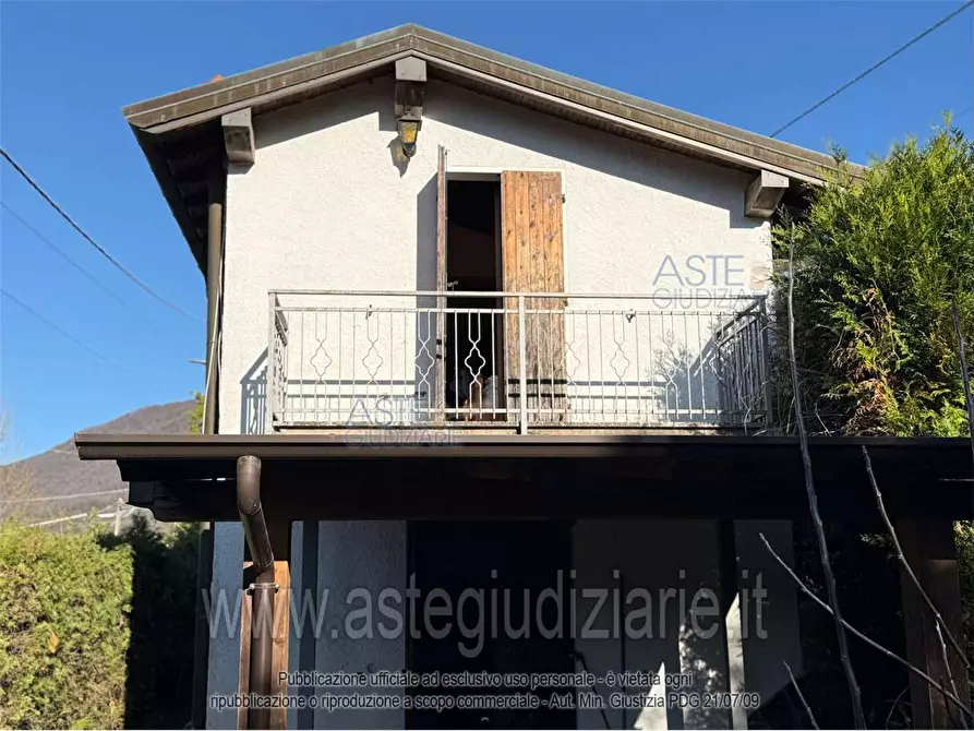 Immagine 1 di Appartamento in vendita  a Castelveccana