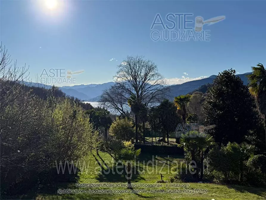 Immagine 11 di Appartamento in vendita  a Castelveccana