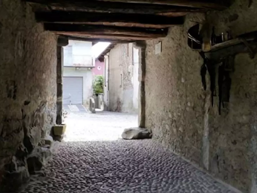 Immagine 23 di Casa indipendente in vendita  in Vicolo del Portico  6 a Arona