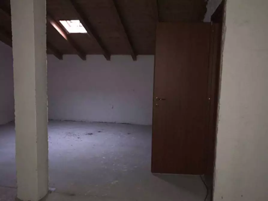 Immagine 25 di Appartamento in vendita  in Via Genova  117/1 a Mercallo