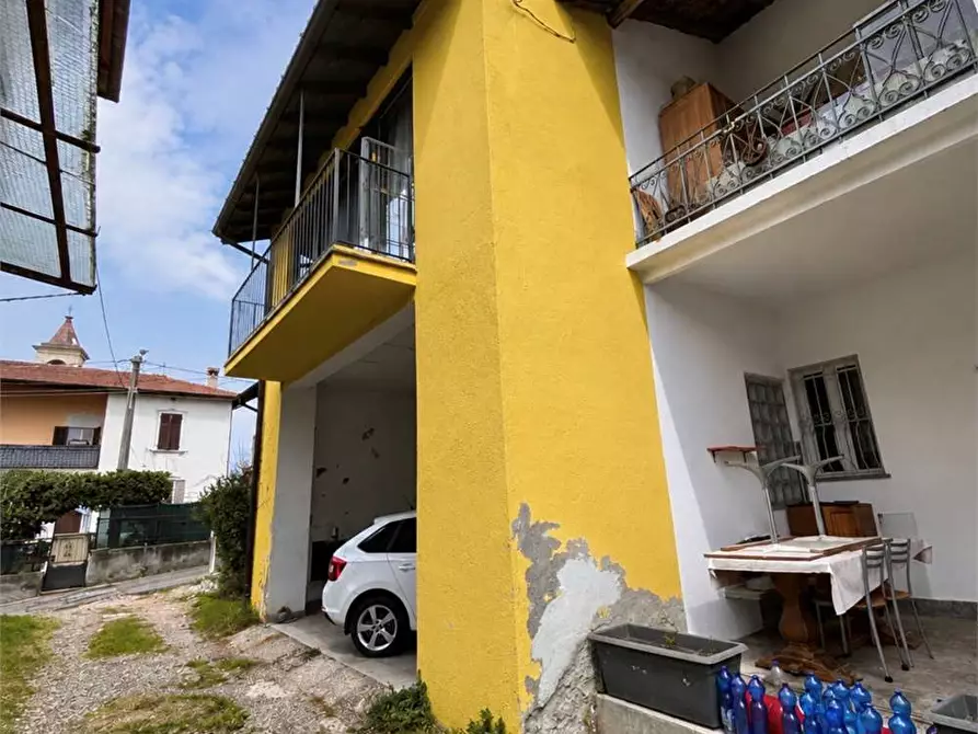 Immagine 4 di Appartamento in vendita  in Via Monte Pasubio  6 a Sangiano