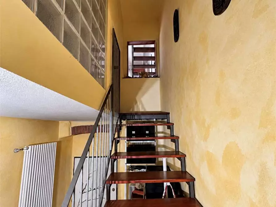 Immagine 7 di Appartamento in vendita  in Via Monte Pasubio  6 a Sangiano