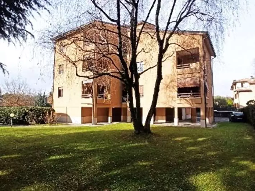 Immagine 3 di Appartamento in vendita  in Via Calabria 7/9 a Arcore