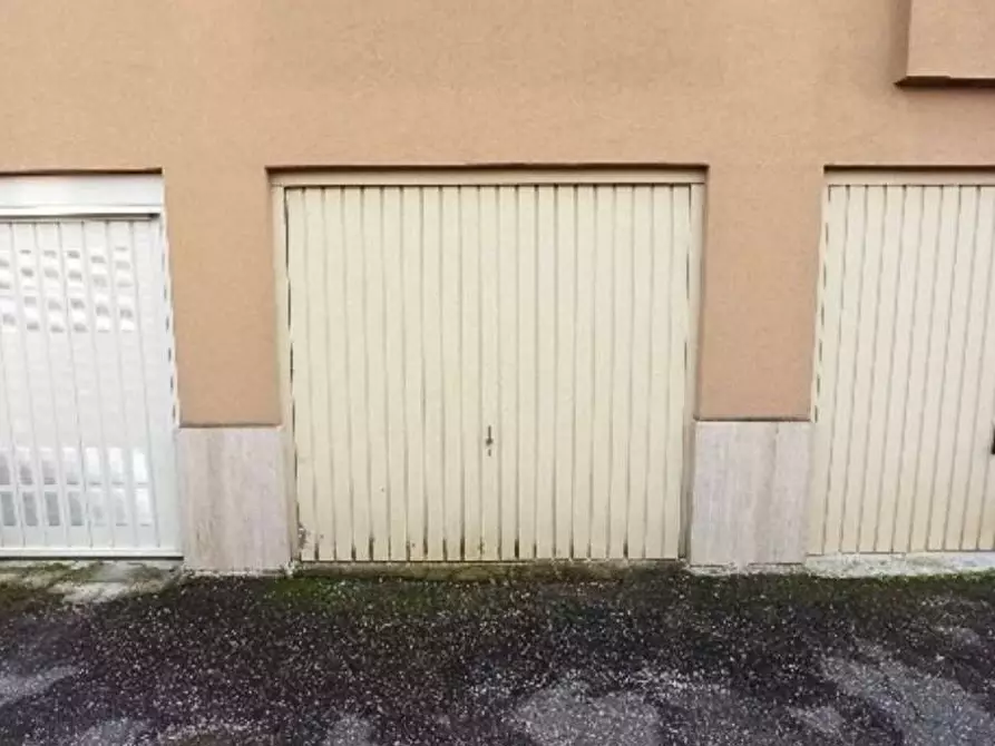 Immagine 18 di Appartamento in vendita  in Via Calabria 7/9 a Arcore
