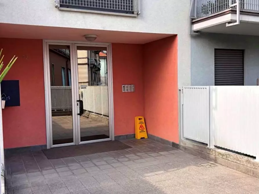 Immagine 3 di Appartamento in vendita  in Corso XXV Aprile1945  72 a Luino