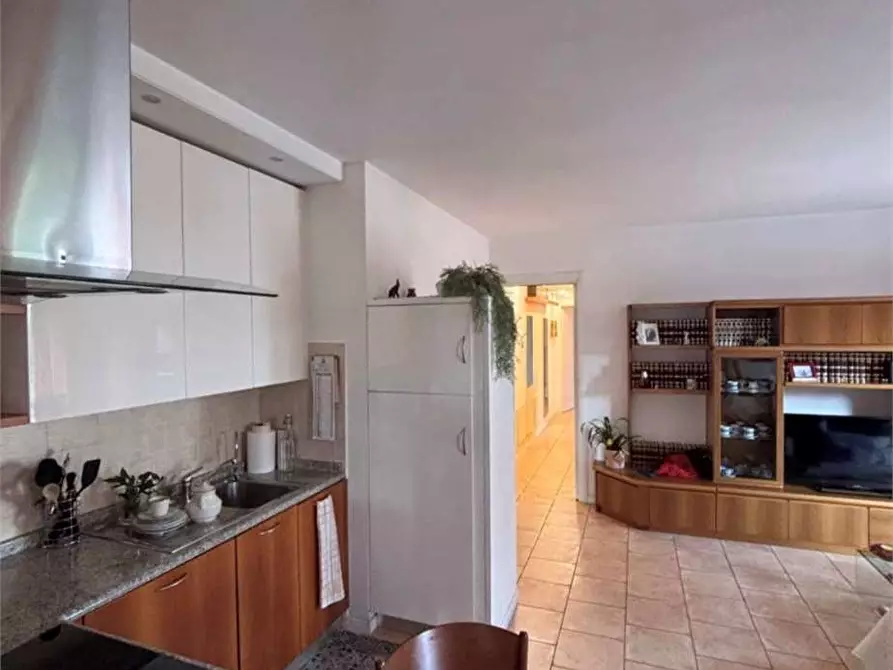 Immagine 7 di Appartamento in vendita  in Corso XXV Aprile1945  72 a Luino