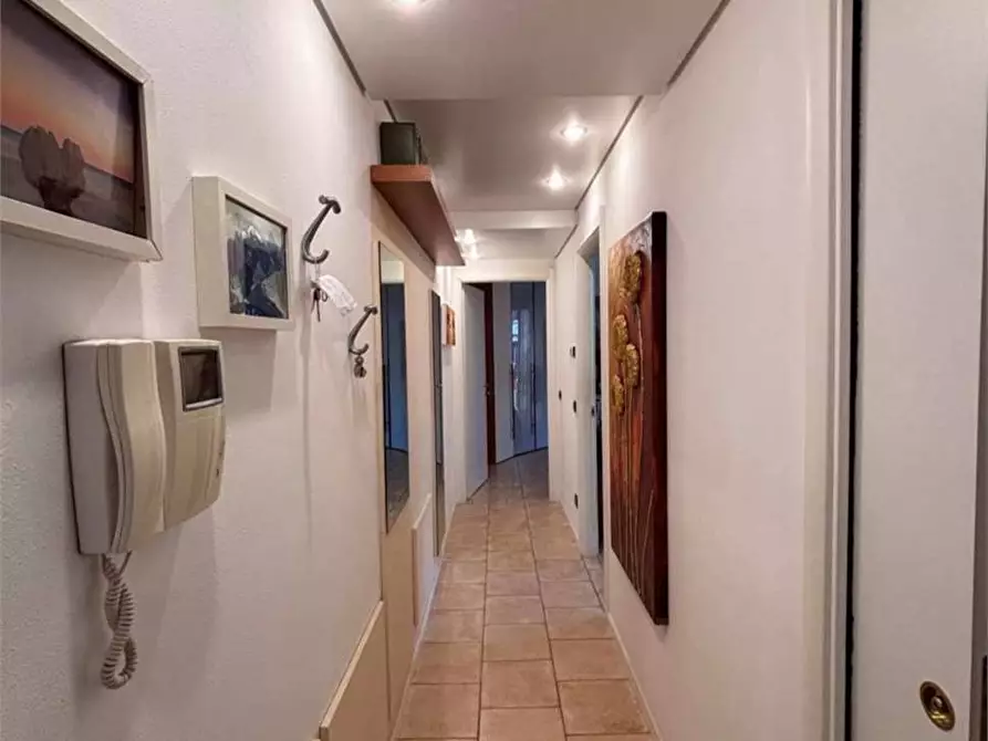 Immagine 8 di Appartamento in vendita  in Corso XXV Aprile1945  72 a Luino