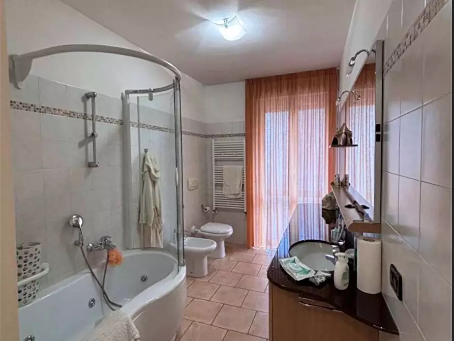 Immagine 9 di Appartamento in vendita  in Corso XXV Aprile1945  72 a Luino
