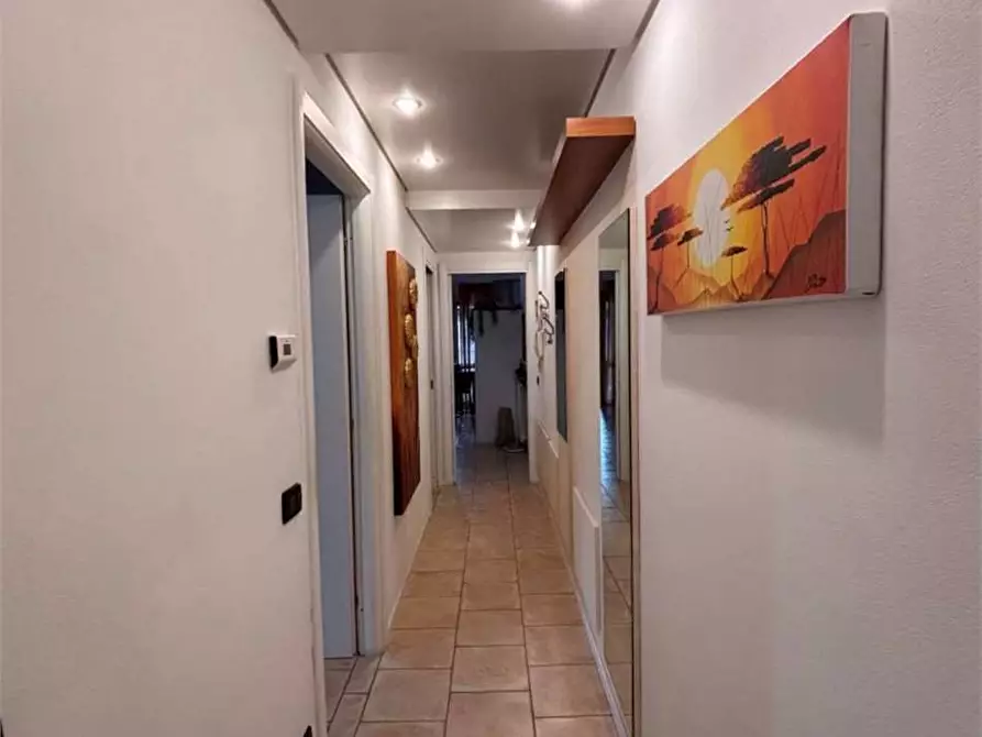 Immagine 13 di Appartamento in vendita  in Corso XXV Aprile1945  72 a Luino