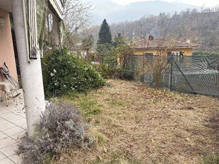 Immagine 17 di Appartamento in vendita  in Via Muceno  7/A a Porto Valtravaglia