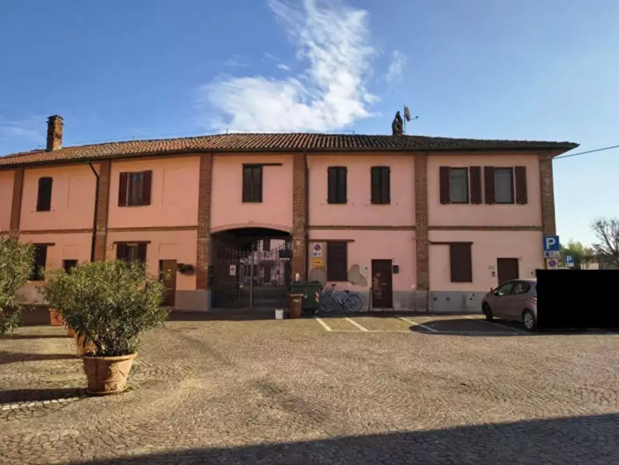 Immagine 1 di Appartamento in vendita  in Via XXV APRILE a Rosate