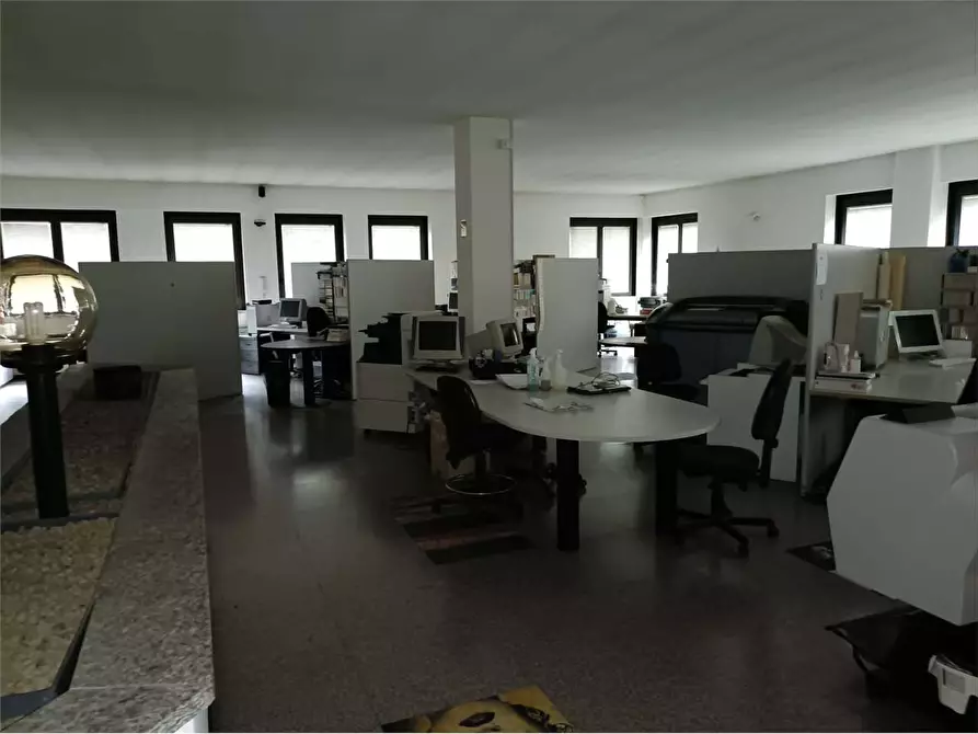 Immagine 2 di Capannone industriale in vendita  a Induno Olona