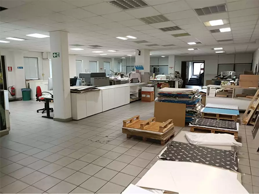 Immagine 8 di Capannone industriale in vendita  a Induno Olona