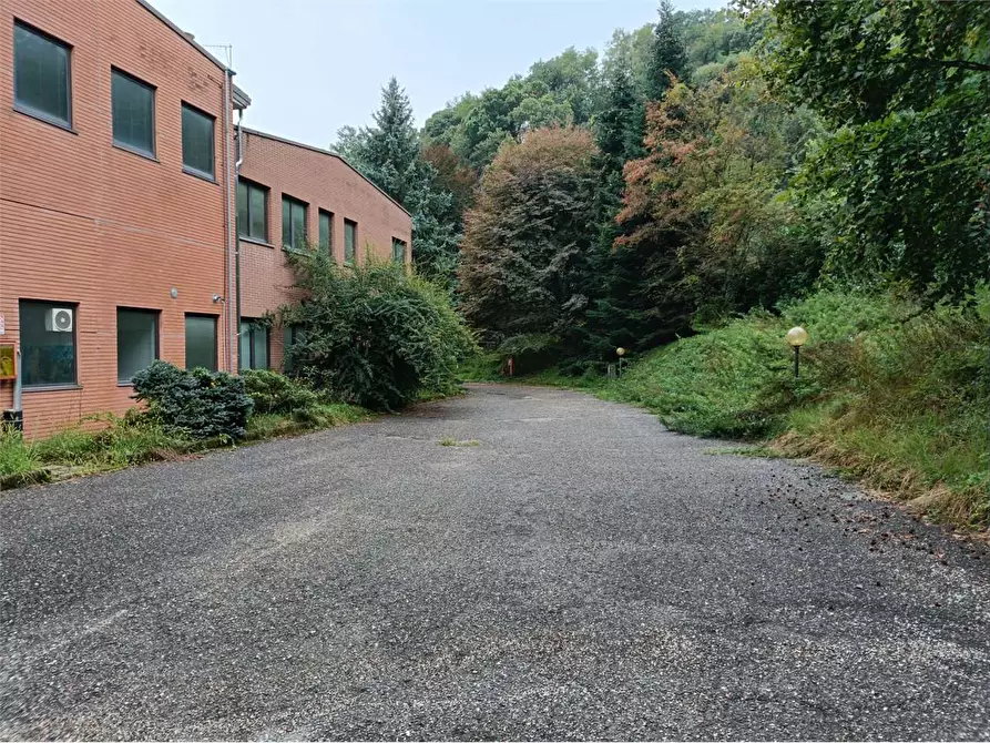 Immagine 11 di Capannone industriale in vendita  a Induno Olona