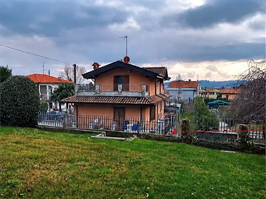 Immagine 1 di Appartamento in vendita  in Via Cardinal Ferrari 12/E a Erba