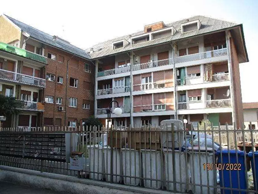 Immagine 4 di Appartamento in vendita  in Via Sardegna 7 a Limbiate