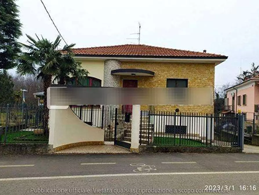Immagine 1 di Villa in vendita  a Cairate