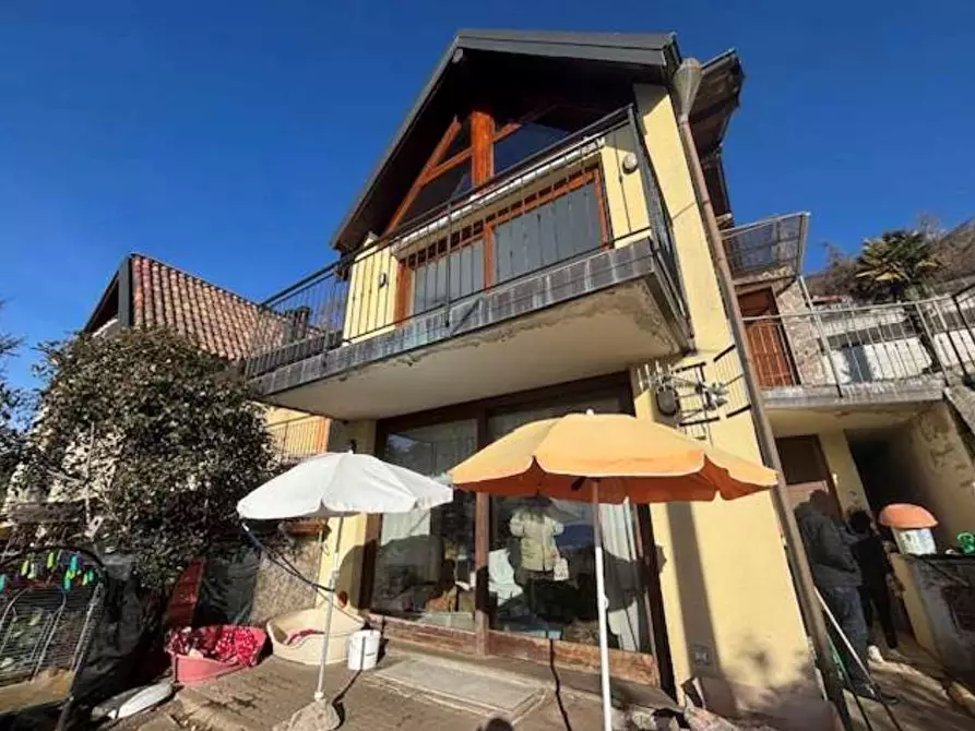 Immagine 1 di Appartamento in vendita  in Via solera  11 a Maccagno Con Pino E Veddasca