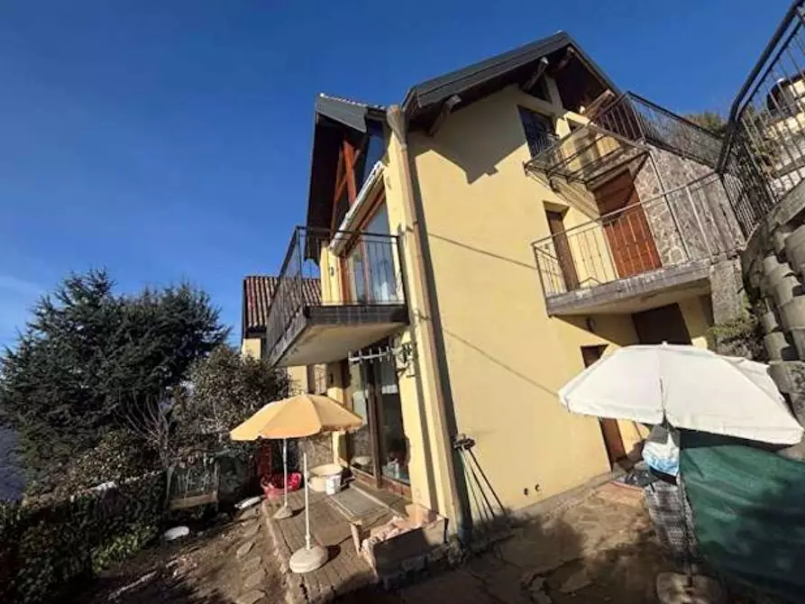 Immagine 2 di Appartamento in vendita  in Via solera  11 a Maccagno Con Pino E Veddasca