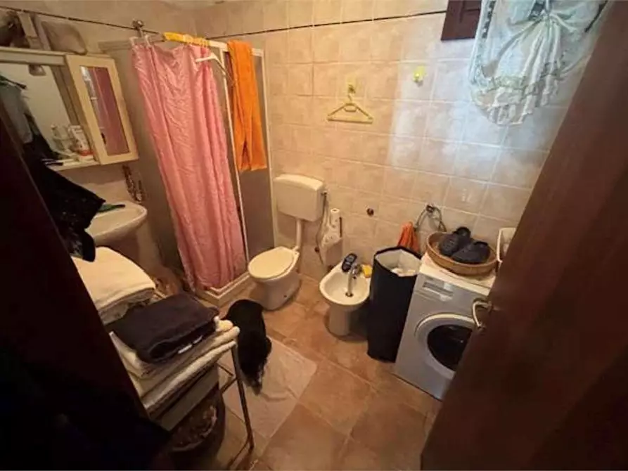 Immagine 8 di Appartamento in vendita  in Via solera  11 a Maccagno Con Pino E Veddasca