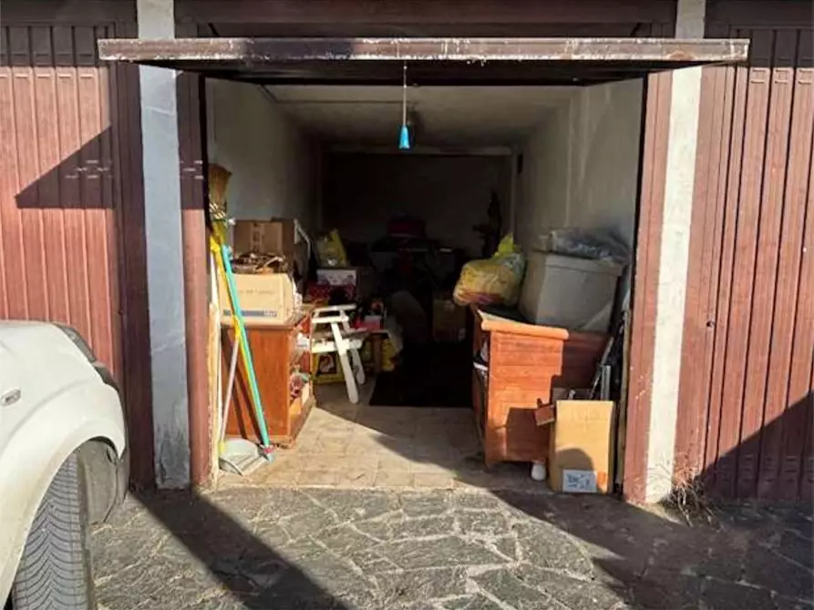 Immagine 11 di Appartamento in vendita  in Via solera  11 a Maccagno Con Pino E Veddasca