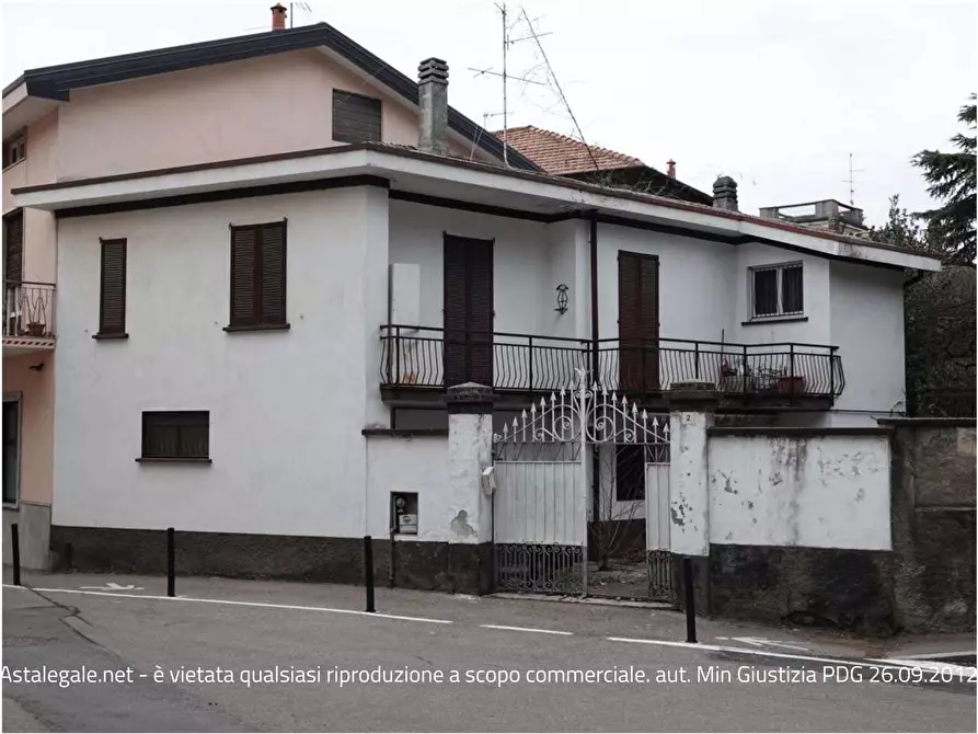 Immagine 1 di Porzione di casa in vendita  in Largo Europa 2 a Caronno Varesino