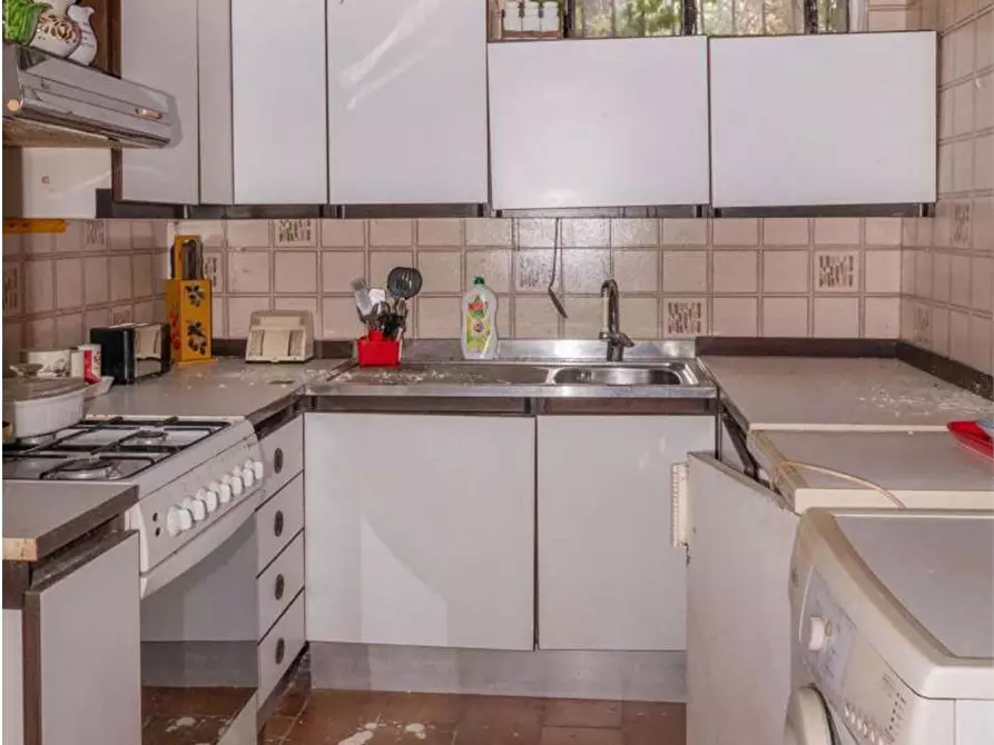 Immagine 2 di Porzione di casa in vendita  in Largo Europa 2 a Caronno Varesino