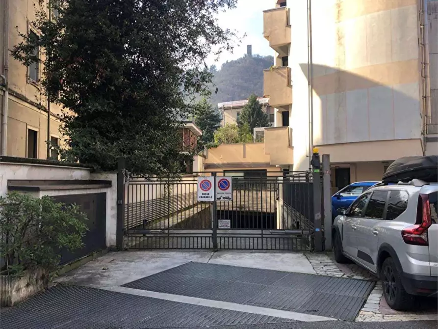 Immagine 5 di Appartamento in vendita  in Via Francesco Anzani 24 a Como