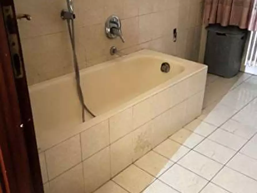 Immagine 10 di Appartamento in vendita  in Localita' Albate - Via Innocenzo Regazzoni 6 a Como