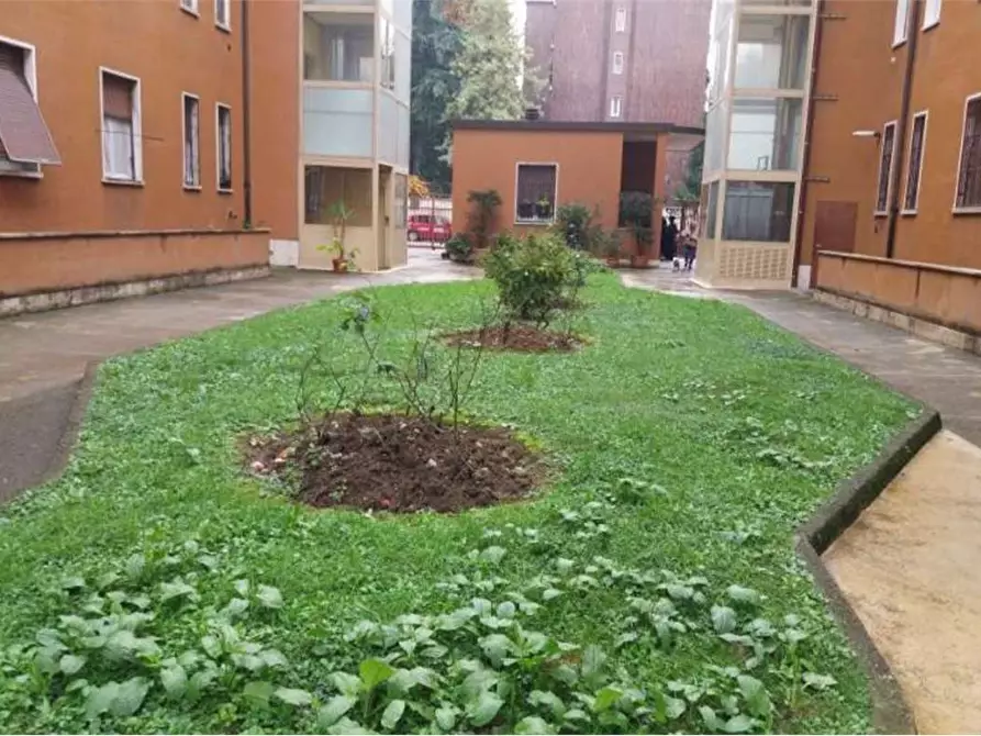Immagine 2 di Appartamento in vendita  in Via Bettino Da Trezzo 12 a Milano